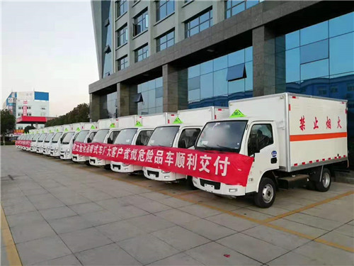 國六危貨廂式運(yùn)輸車